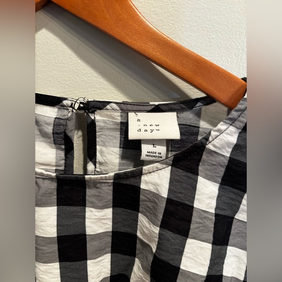 a new day Black and White Plaid Blouse gingham cottage core fall large flutter - Picture 3 of 10